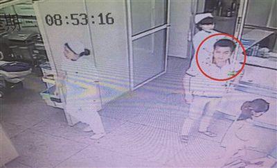 柳州这名男子撞人送医后,从医院逃逸。